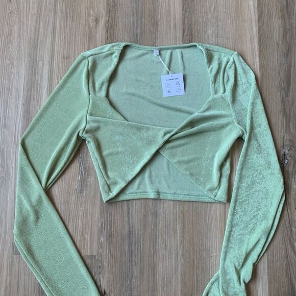 Sofia's Choice - LARGE Sheer Green Long Sleeve Halter Top - Picture 10 of 10